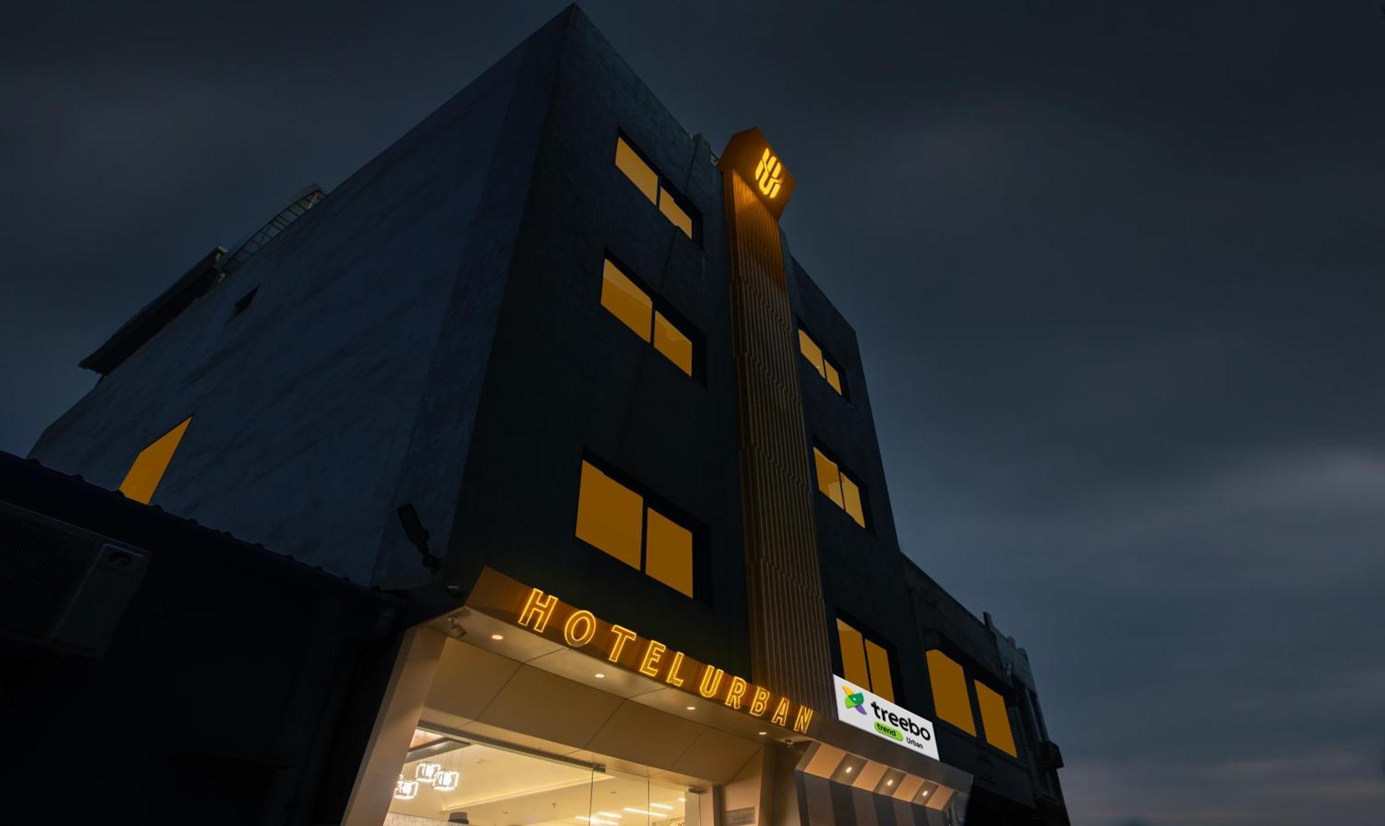 Treebo Urban, 1 Km From Railway Station Hotell Surat Exteriör bild