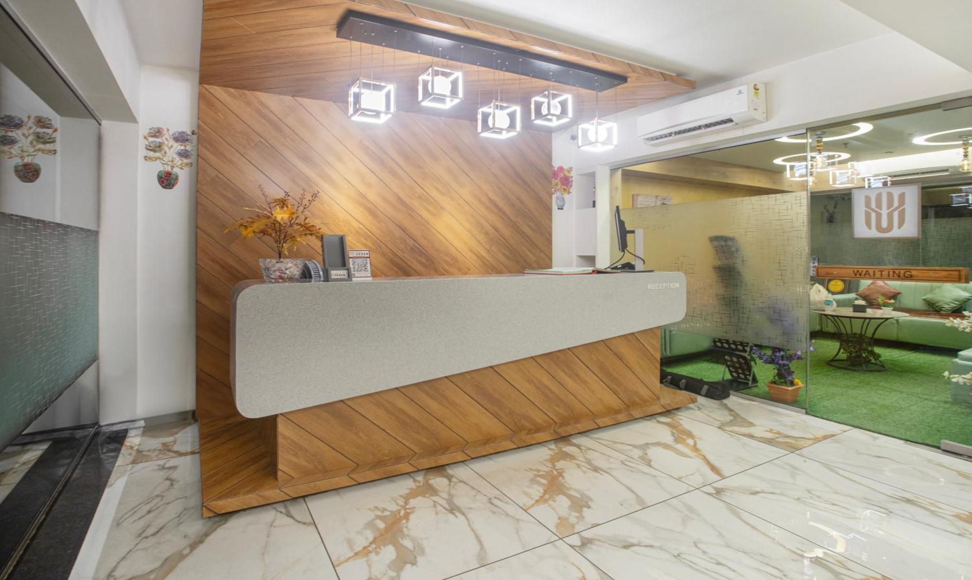 Treebo Urban, 1 Km From Railway Station Hotell Surat Exteriör bild