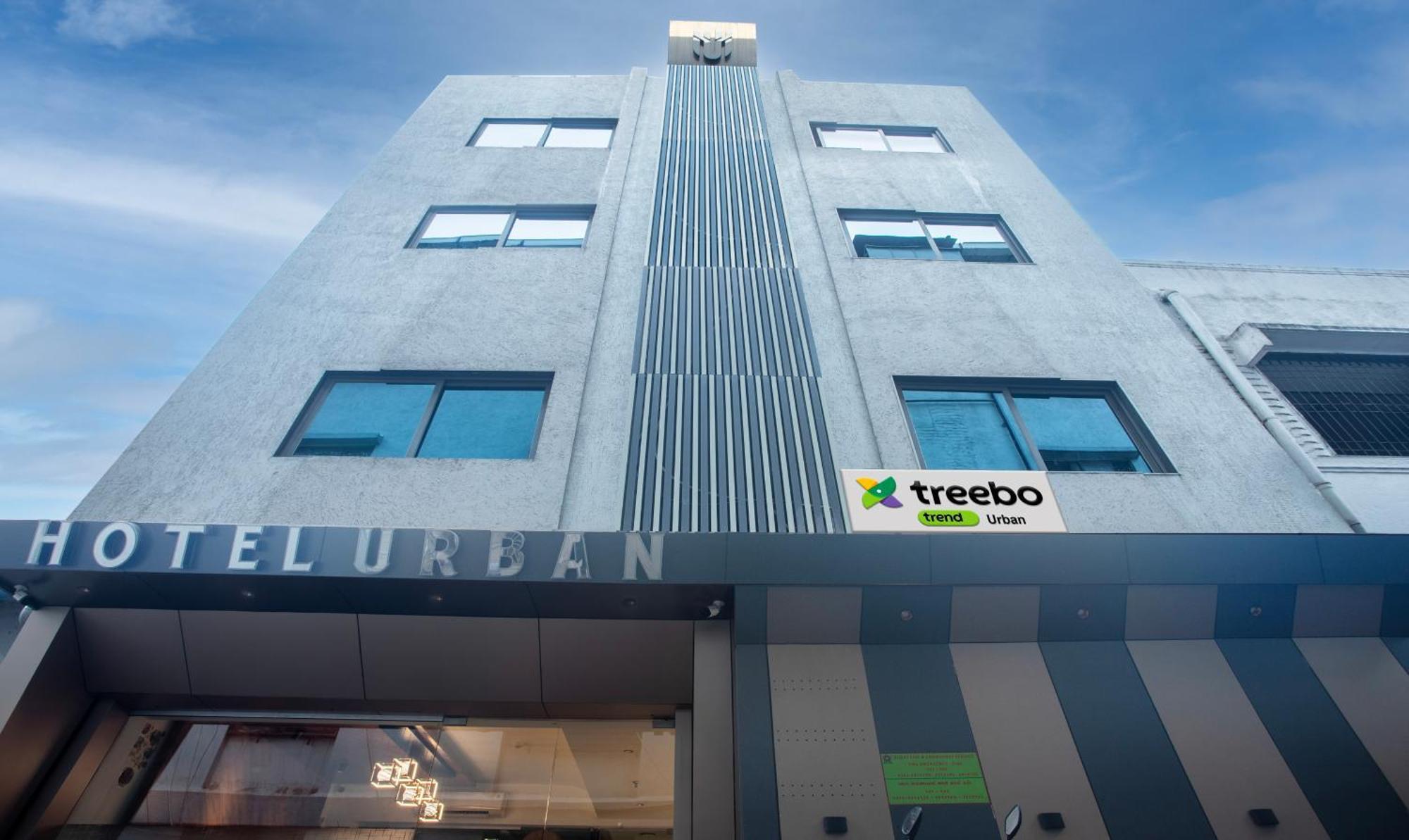 Treebo Urban, 1 Km From Railway Station Hotell Surat Exteriör bild